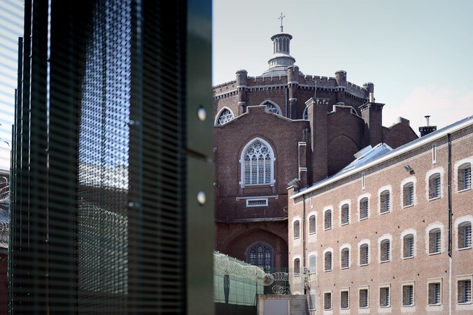 De zes worden vanaf morgen ondergebracht in de gevangenis van Sint-Gillis, in afwachting van hun uitlevering aan Marokko.
