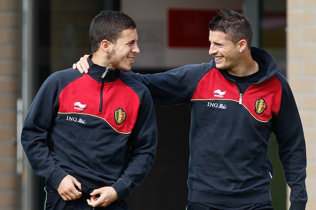 Hazard moet de staf op champagne trakteren.