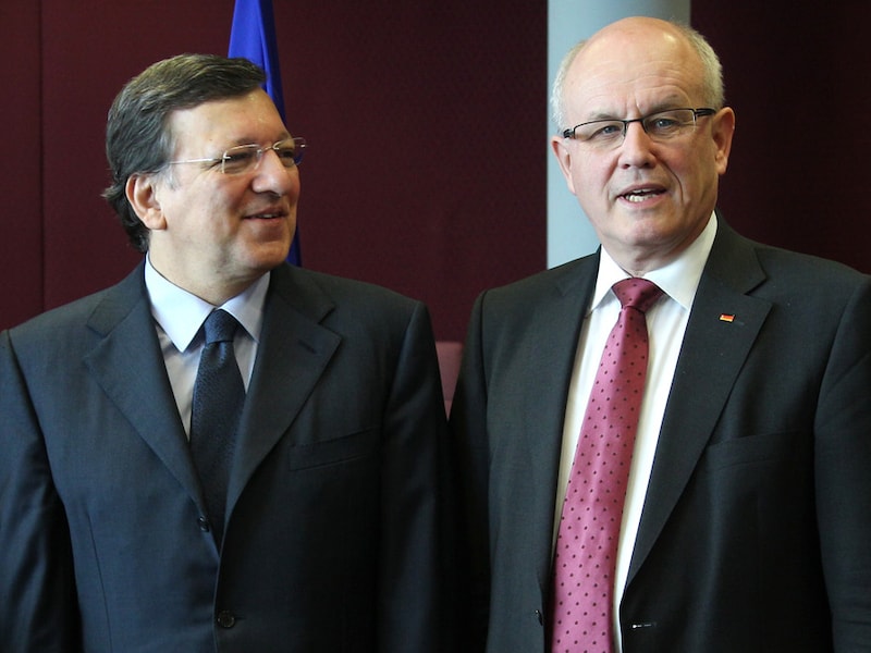 Volker Kauder (r.) met voorzitter van de Europese Commissie Jose Manuel Barroso (l.).