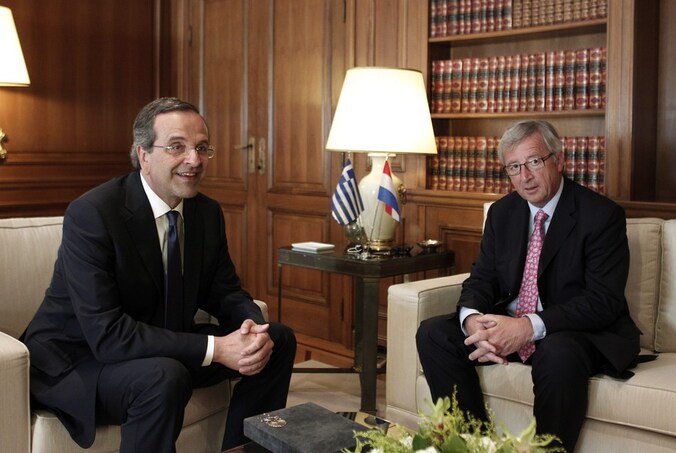 Jean-Claude Juncker (rechts) in gesprek met Grieks premier Antonis Samaras.