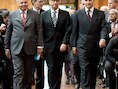 pools Minister van Buitenlandse Zaken Radoslaw Sikorski (rechts) aan de zijde van Belgische en Duitse collega's, Didier Reynders (links) en Guido Westerwelle (midden).