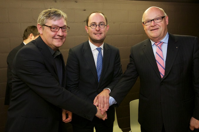 Vincent Van Quickenborne gaat in zee met Philippe De Coene (sp.a) en Rudolf Scherpereel (N-VA). Huidig CD&amp;V-burgemeester Stefaan De Clerck wordt zo buitenspel gezet.