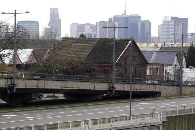 Nabij deze locatie aan de Van Praetbrug zou het shoppingcenter moeten verrijzen.