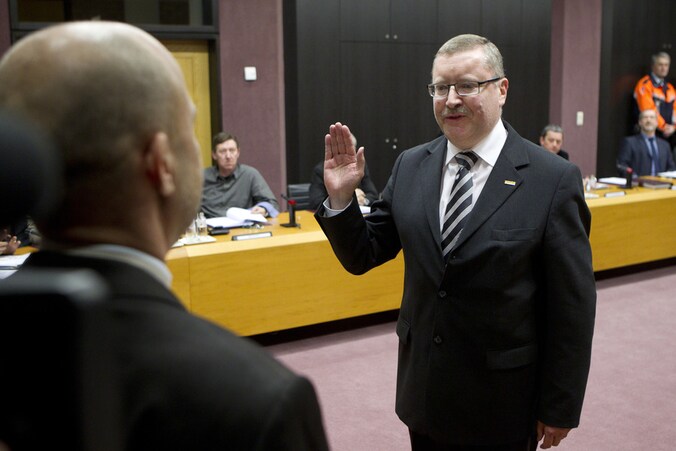 Eerste schepen Jan De Dier (N-VA) legt de eed af.