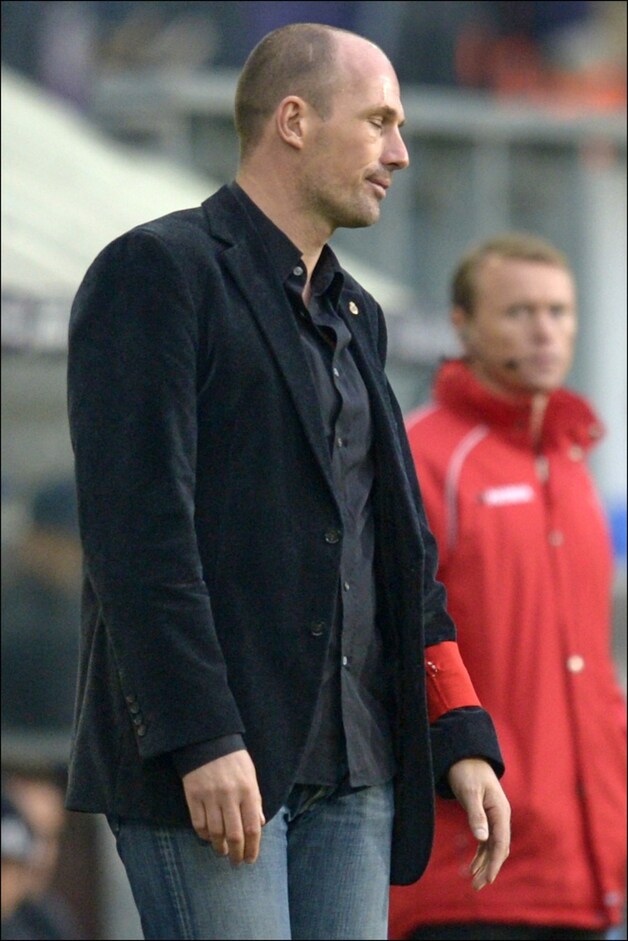 Interimtrainer Philippe Clement zag dat het niet goed was.