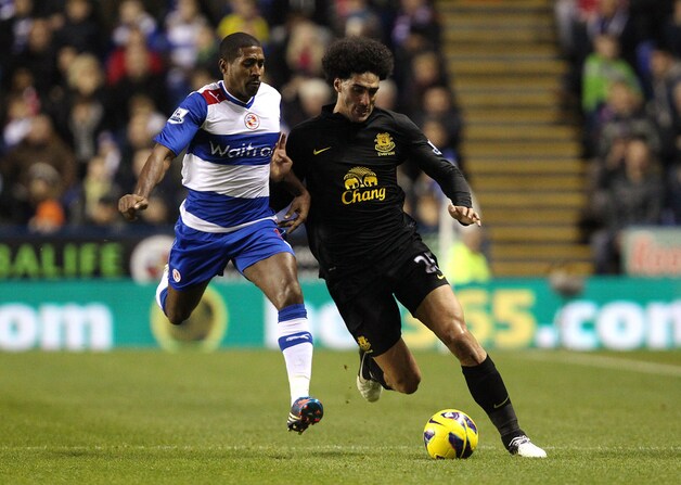 Fellaini liep met Everton een blauwtje op bij Reading.