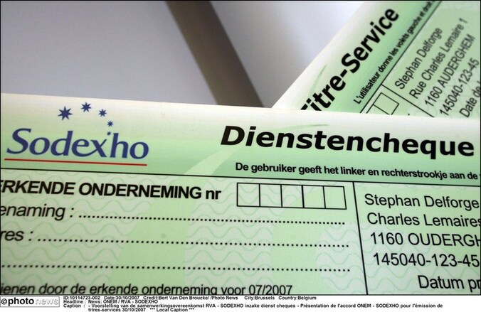 Concreet stelt de missie voor om het gebruik van tijdskrediet te beperken en de fiscale aftrek van dienstencheques af te schaffen.