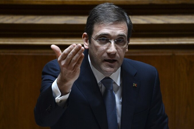 Premier Pedro Passos Coelho vreest de val van zijn regering indien het grondwettelijk hof de Europese besparingsmaatregelen verwerpt.