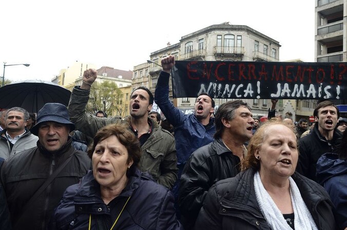 Protest tegen bezuinigingen in Lissabon.