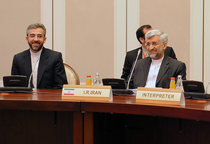 De Iraanse onderhandelaar Saeed Jalili (rechts) tijdens de nucleaire top