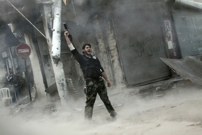 Een Syrische rebel in Aleppo.