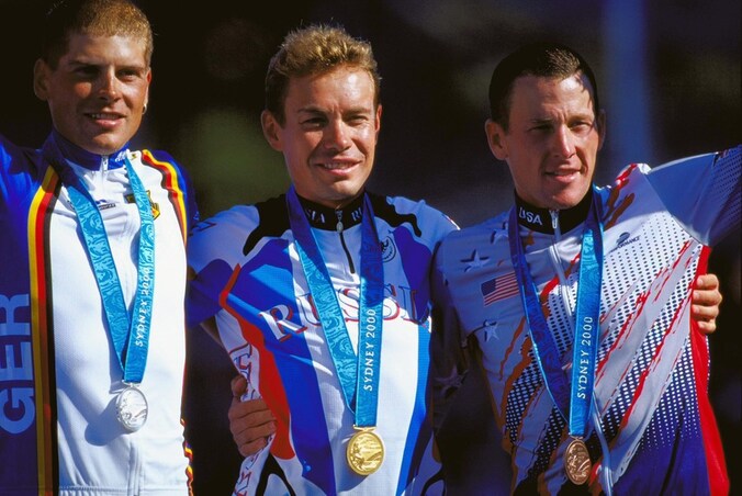 Ullrich, Ekimov en Armstrong op het podium in Sydney.