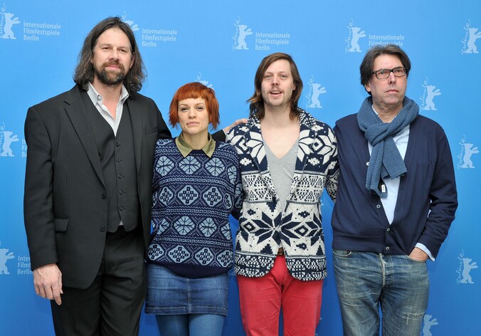Acteurs Johan Heldenbergh en Veerle Baetens met regisseur Felix Van Groeningen en producer Dirk Impens.
