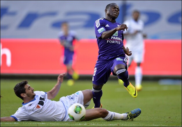 Acheampong ontsnapte aan averij na een forse tackle van Cendros