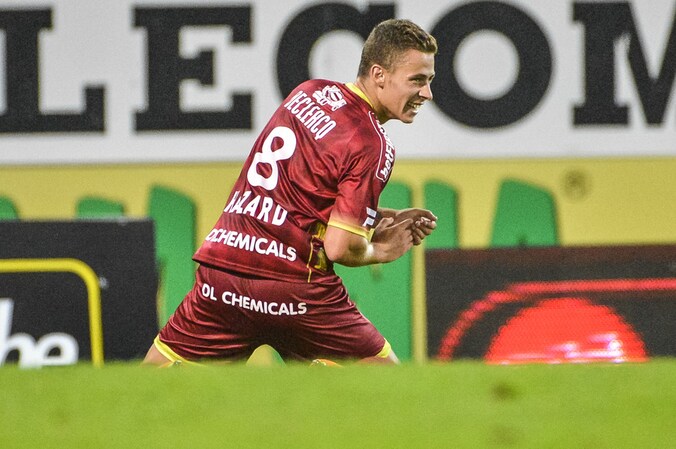 Hazard bracht Zulte Waregem al vroeg op voorsprong.
