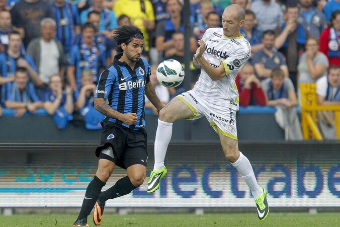 Franck Berrier, rechts, in een duel met Lior Refaelov om de bal