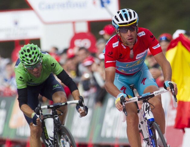 Nibali met Valverde in het wiel.