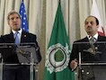 John Kerry met de Qatarese minister van Buitenlandse Zaken Khalid al-Attiya.