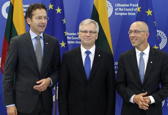 Vlnr: Voorzitter van de eurogroep Jeroen Dijsselbloem, de Litouwse minister van Financiën Rimantas Sadzius en Joerg Asmussen van de ECB.