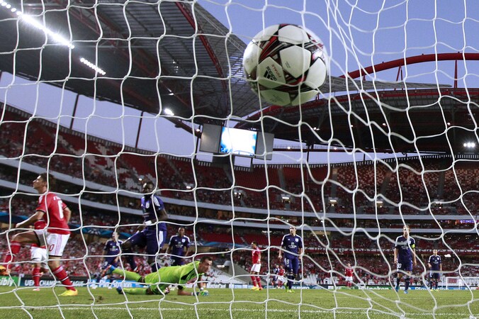 Proto gaat na drie minuten in de fout en ziet hoe Djuricic de 1-0 binnenwerkt.