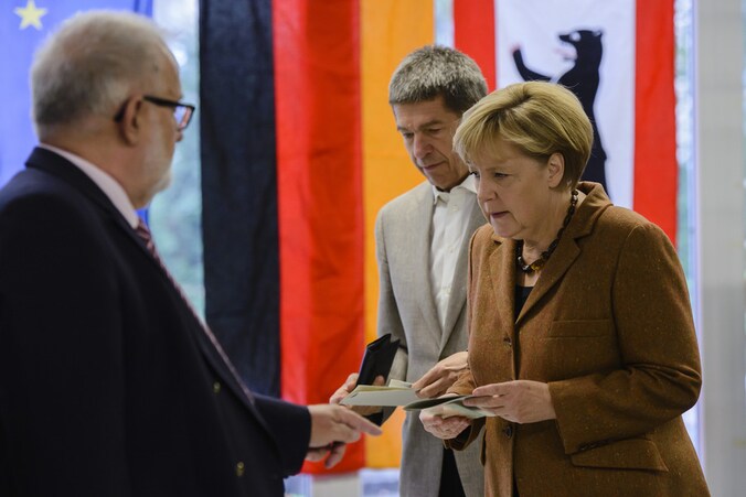 De Duitse bondskanselier Angela Merkel aan de stembus.