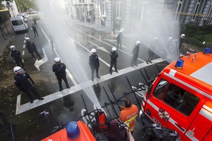 De brandweer voerde actie voor de Lambermont.