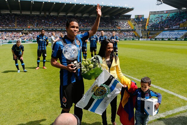 Carlos Bacca werd voor de match gehuldigd als 'Profvoetballer van het Jaar'.