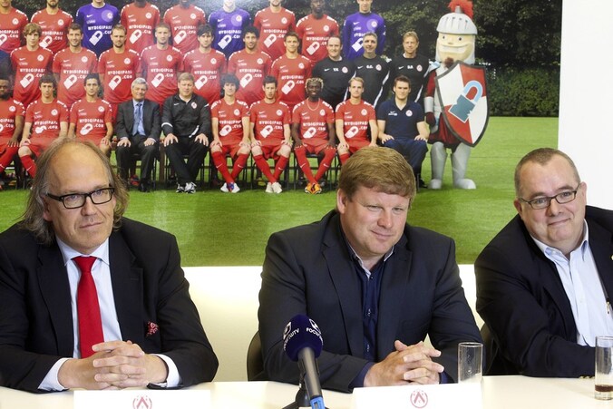 Van l naar r: KVK-voorzitter Allijns, trainer Vanhaezebrouck en ceo Luc Demeyere.