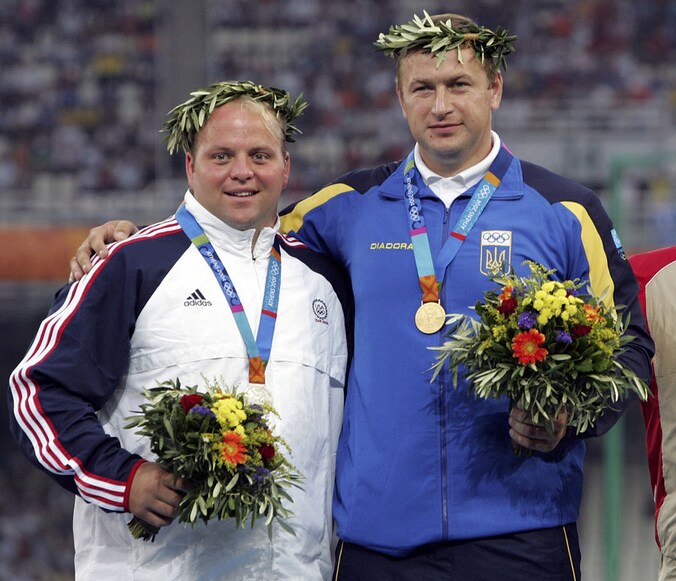Adam nelson (l) naast Joeri Bilonog.