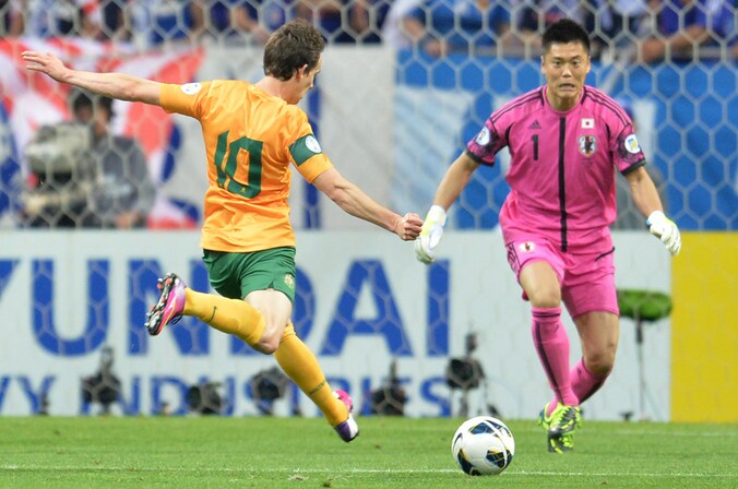 Doelman Eiji Kawashima in actie tegen Australië