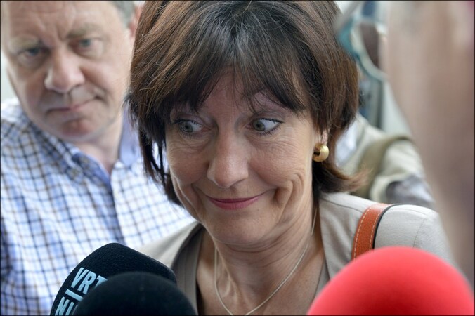 Vice-premier Laurette Onkelinx voor de vergadering van het kernkabinet.