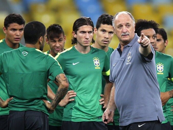Bondscoach Luis Felipe Scolari met zijn mannen.