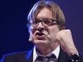 "Subsidiariteit inroepen om homorechten niet op Europees niveau te hoeven verdedigen, daar is mijn verstand te klein voor", zegt Verhofstadt.