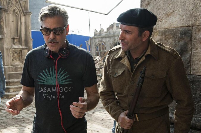 George Clooney en Jean Dujardin op de set van 'The Monuments Men'.