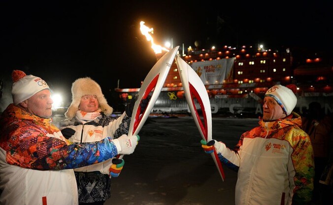 De olympische vlam op weg naar Sochi.