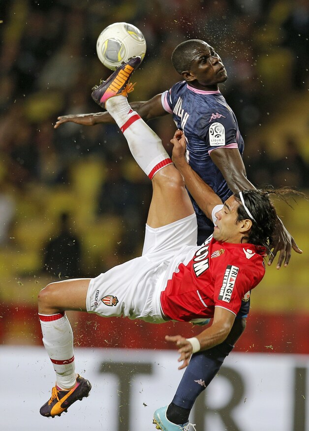 Falcao in volle actie met Monaco.