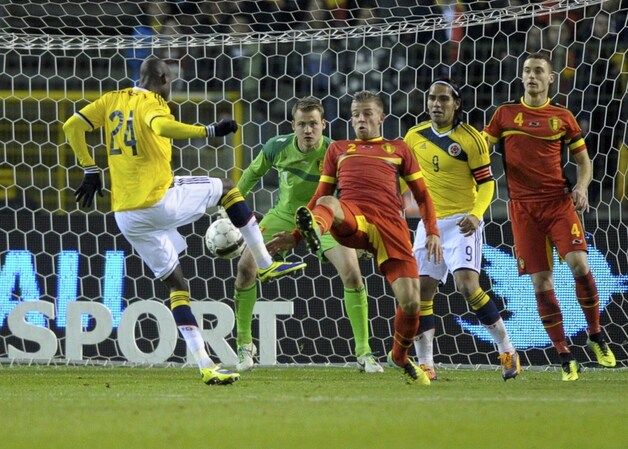 Ibarbo kapt Alderweireld uit en jast hoog binnen: 0-2 in de 66ste minuut.
