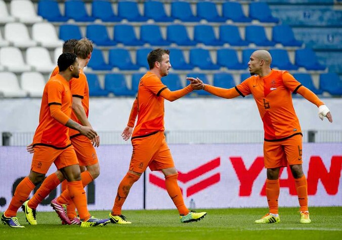 Rafael van der Vaart bracht Oranje op voorsprong.