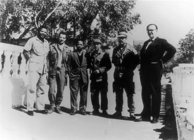 Met leiders van het Algerijnse leger in 1962.