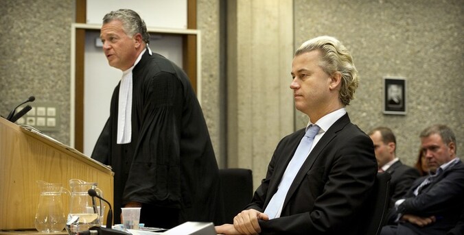 PVV-leider Geert Wilders (links) met zijn advocaat Bram Moszkowicz.