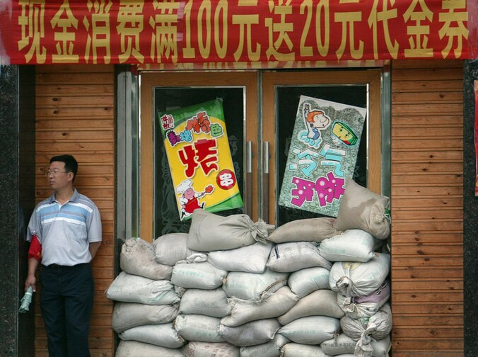 In het noorden van China bereidt deze winkelier zich voor op het ergste.
