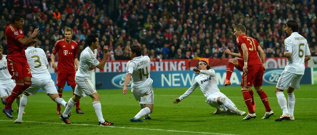 De goal waarop Jose doelt: terwijl Ribery trapt, is Gustavo de laatste man. Al deelt hij niet mee aan het spel.