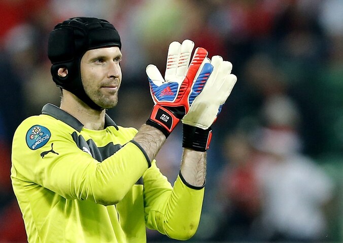 Petr Cech is vol lof over Thibaut Courtois