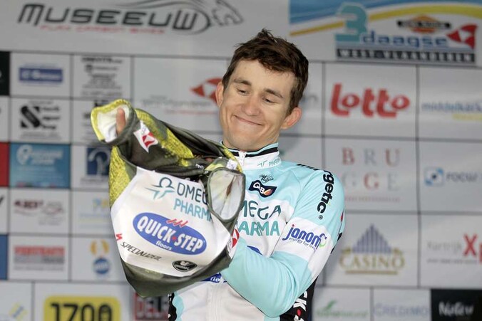 Kwiatkowski hield drie truien over aan zijn zege.