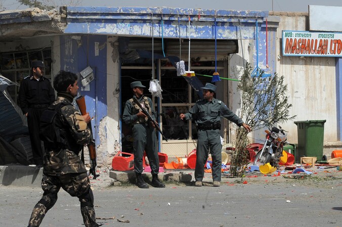 De taliban bestrijden de Afghaanse regering vooral met bomaanslagen.