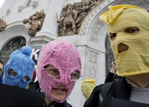 Protestanten betuigen hun steun aan Pussy Riot.