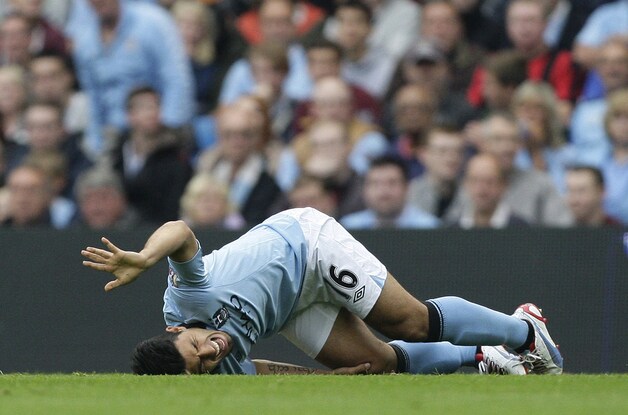 Agüero moest met een ernstige blessure al na tien minuten vervangen worden.