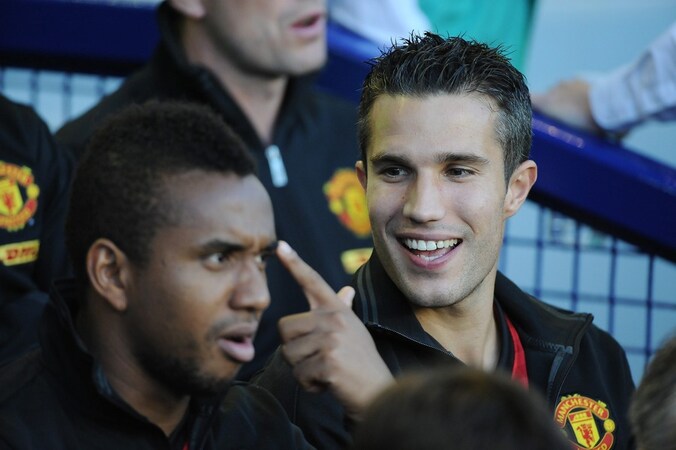 Anderson (L) naast Robin Van Persie.