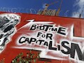 Graffiti voor de bouwwerf van de ECB in Frankfurt.