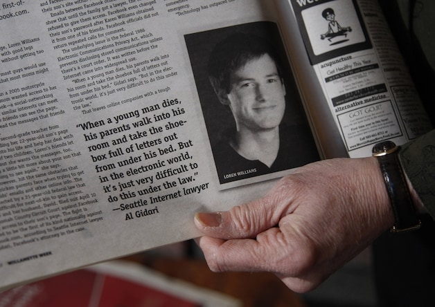 Ook de krant met zijn overlijdensbericht heeft ze nog.